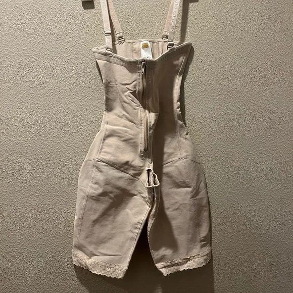 Shape-wear.